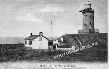 Carte postale ancienne de Granville : le phare du cap Lihou en 1900