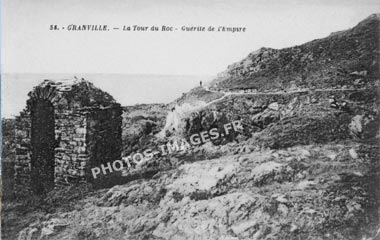 Photo de la Tour du Roc de Granville sur une carte postale de 1900