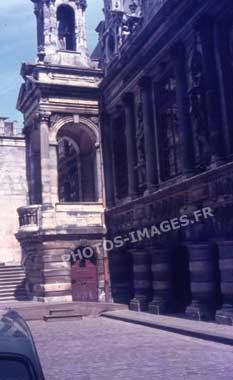 Hôtel de Ville et sa façade Henri IV