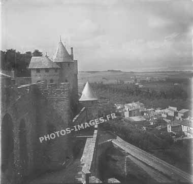 La cité photo ancienne de 1910 et les remparts de Carcassonne