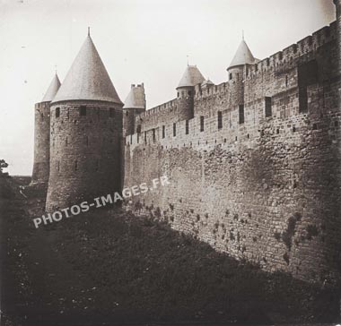Les murs et les tours de Carcassonne photographiés en 1910