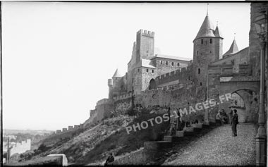 La porte d'Aude photographiée en 1930  à Carcassonne
