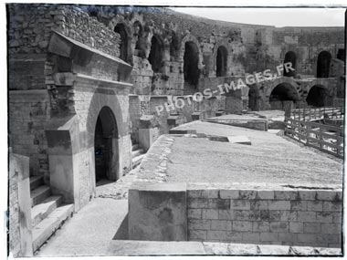 Les portiques des arènes photo ancienne de Nîmes