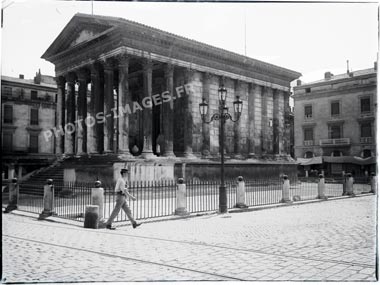 Ancienne photo de la Maison Carrée à Nîmes