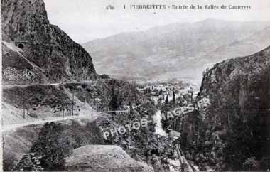 Ancienne photo de Pierrefitte et l'entrée de la vallée de Cauterets sur une carte postale de 1920