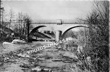 Ancienne carte postale du Pont de la Roche Bes en 1950