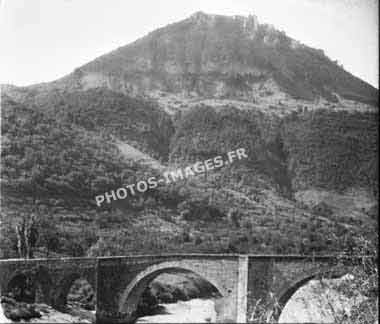 Ancienne photo d'un pont des gorges du Tarn de 1947