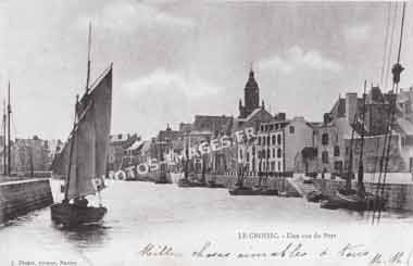Le Croisic carte postale du port des quais et d'un pêcheur en photo ancienne de 1900