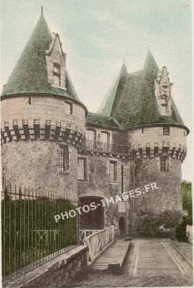 Ancienne photo de l'entrée du château de Bazouges