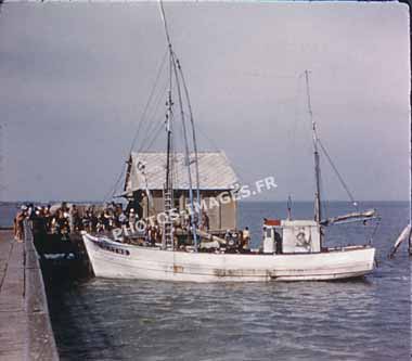 Ancienne photo d'un thonier à Fromentine sur une diapo de 1960