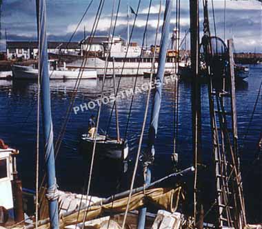Ancienne photo de l'Insula Oya depuis le quai de Port Joinville à l'Ile d'Yeu en 1960