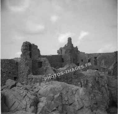 Ancienne photo du  Vieux Château de l'Ile d'Yeu en 1960