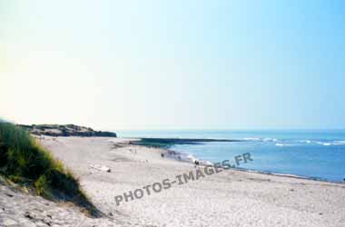 Ancienne photo de la côte et d'une plage de Jard-sur-Mer sur une diapo en 1960