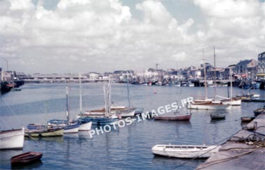 Ancienne photo du port des Sables-d'Olonne en diapo de 1960