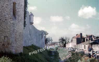 Ancienne photo du château de Noirmoutier sur une diapo de 1960