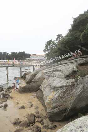 Ancienne photo des rochers et de l'estacade à Noirmoutier en photo actuelle