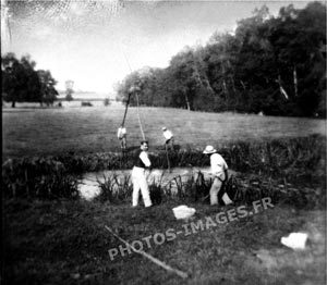 Partie de pêche dans La Suine à Feneu, photo ancienne de 1928