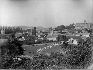 Vieille photo du bourg champêtre d'Oulchy-le-Château