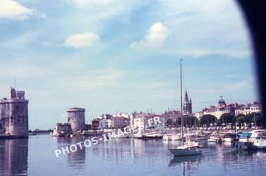 Les tours de la Chaîne à l'entrée du port et l'église Saint-Nicolas; photos ancienne de la fin des années 60
