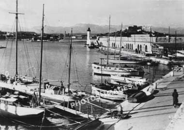 Photo ancienne du port d'Antibes en 1930
