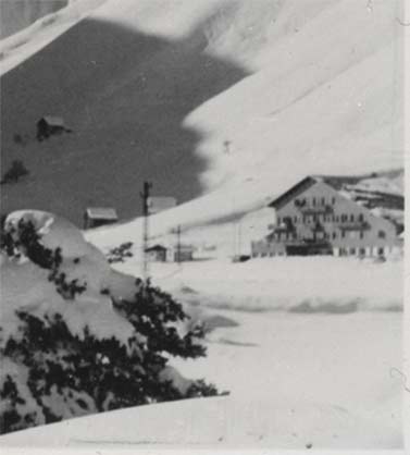 Le col du Bouchier, détail de la photo ancienne précédente