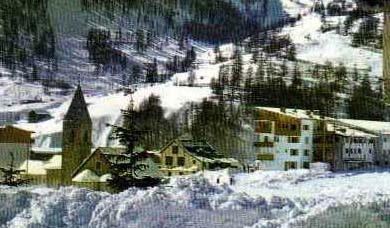 La chapelle Saint-Erige, photo récente des année 1970 qui montre l'évolution du paysage d'Auron