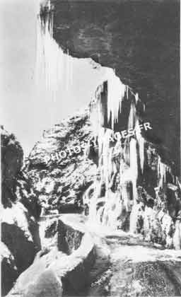 Ancienne photo de la route de Beuil en hiver en 1930