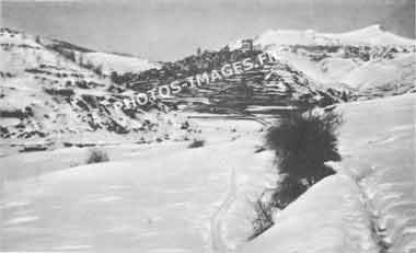 Photo ancienne de Beuil à la sortie des Gorges du Cians en 1930