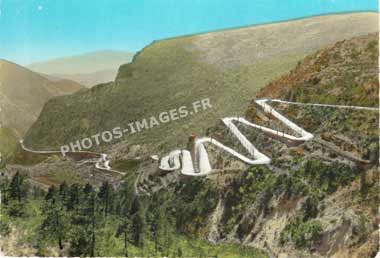 Photo ancienne du Col de Braus et la route en lacets de Nice-Sospel en 1950