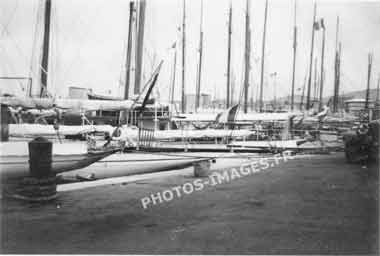 Photo ancienne des yachts à quai au port de Cannes en 1938