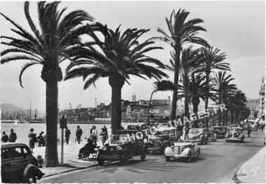 Photo ancienne la promenade de la Croisette à Cannes en ancienne carte postale de 1950