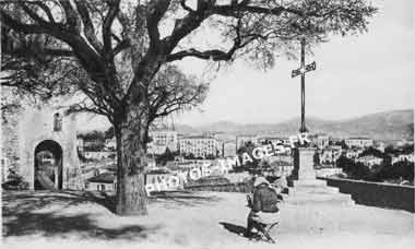 Photo ancienne de l'esplanade du Mont-Chevalier à Cannes en carte postale ancienne de 1920