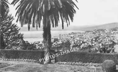 Photo ancienne de Cannes en vue générale sur une carte postale de 1947