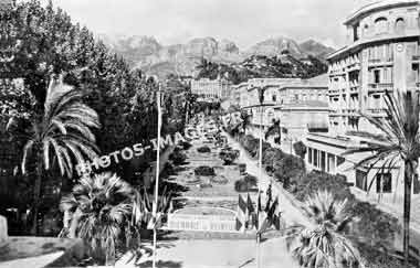 Photo ancienne des jardins de Menton en carte postale ancienne de 1950
