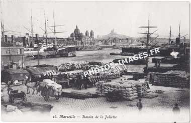 Ancienne photo des bassins de la Joliette à Marseille en carte postale de 1900
