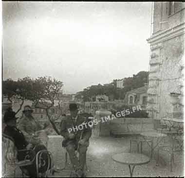 Ancienne photo du café La Réserve à Marseille en 1920