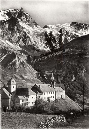 L'église des Terrasses et la Meije prise de vue vers 1900