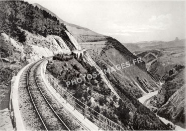 Le chemin de fer de la Mure au passage de la Rivoire