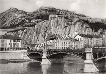 Photo du pont de l'Esplanade et des forts à Grenoble ancien
