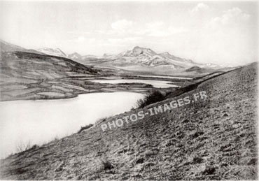 Les lacs de Laffrey et la montagne de l'Obiou en photo ancienne