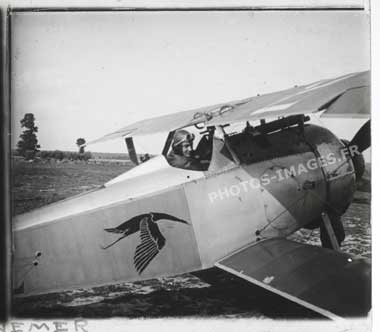 Photo du Nieuport de G. Guynemer à bord de son avion de l'escadrille des Cigognes