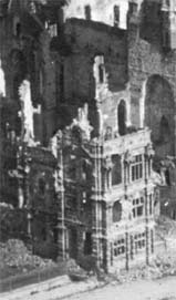 Photo aérienne des maisons en ruine d'Arras bombardées pendant la guerre de 1914-1918 WW1