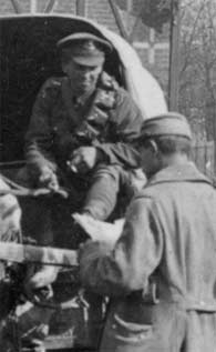 Détail de la photo du convoi d'Anglais à l'entrée de Ham en 14-18 dans la Somme ww1