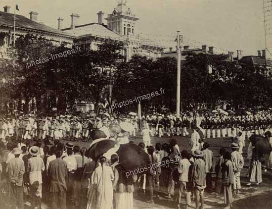 parade militaire sur le Bund à Shang-hai en 1902.