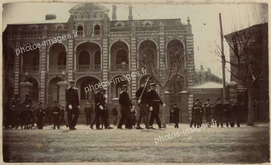 revue des troupes par l'Amiral Bayle à Shanghaï en 1902